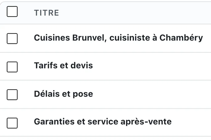 La base de connaissance : une ligne par page du site, dont Tarifs et devis, Délais et pose, Garanties.